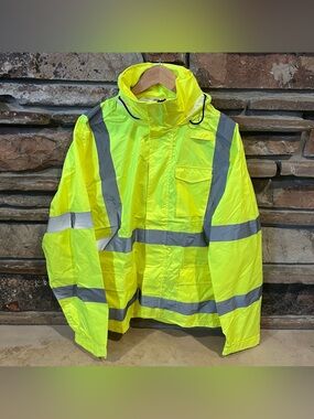 Uline Class 3 High-Visibility Lightweight Rain Jacket in Neon Lime